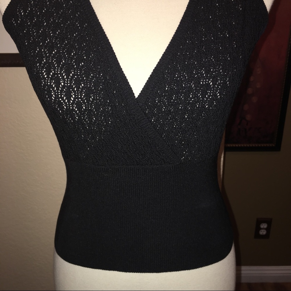 BLACK KNIT SILK AND SPANDEX CROPPED TOP