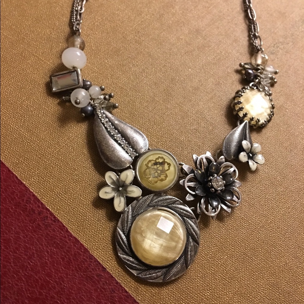 Floral necklace