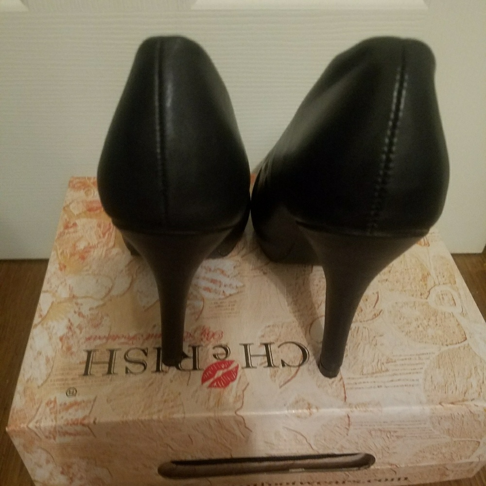 Heels - Picture 3 of 3