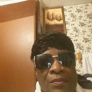 Meet your Posher, Flora