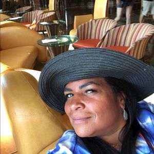 Meet your Posher, Edna