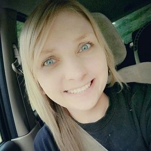 Meet your Posher, Adrienne