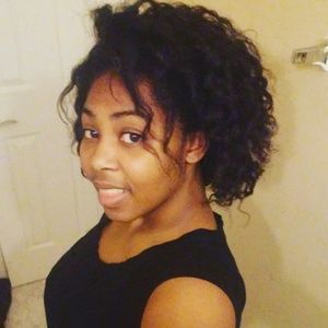 Meet your Posher, Danielle