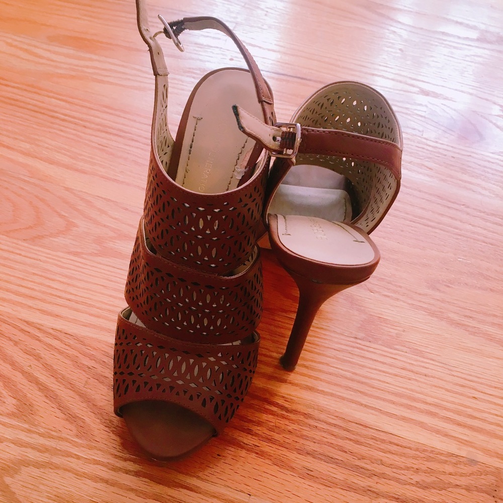 Perfect BCBG 5 inch summer dress heels! Worn once.