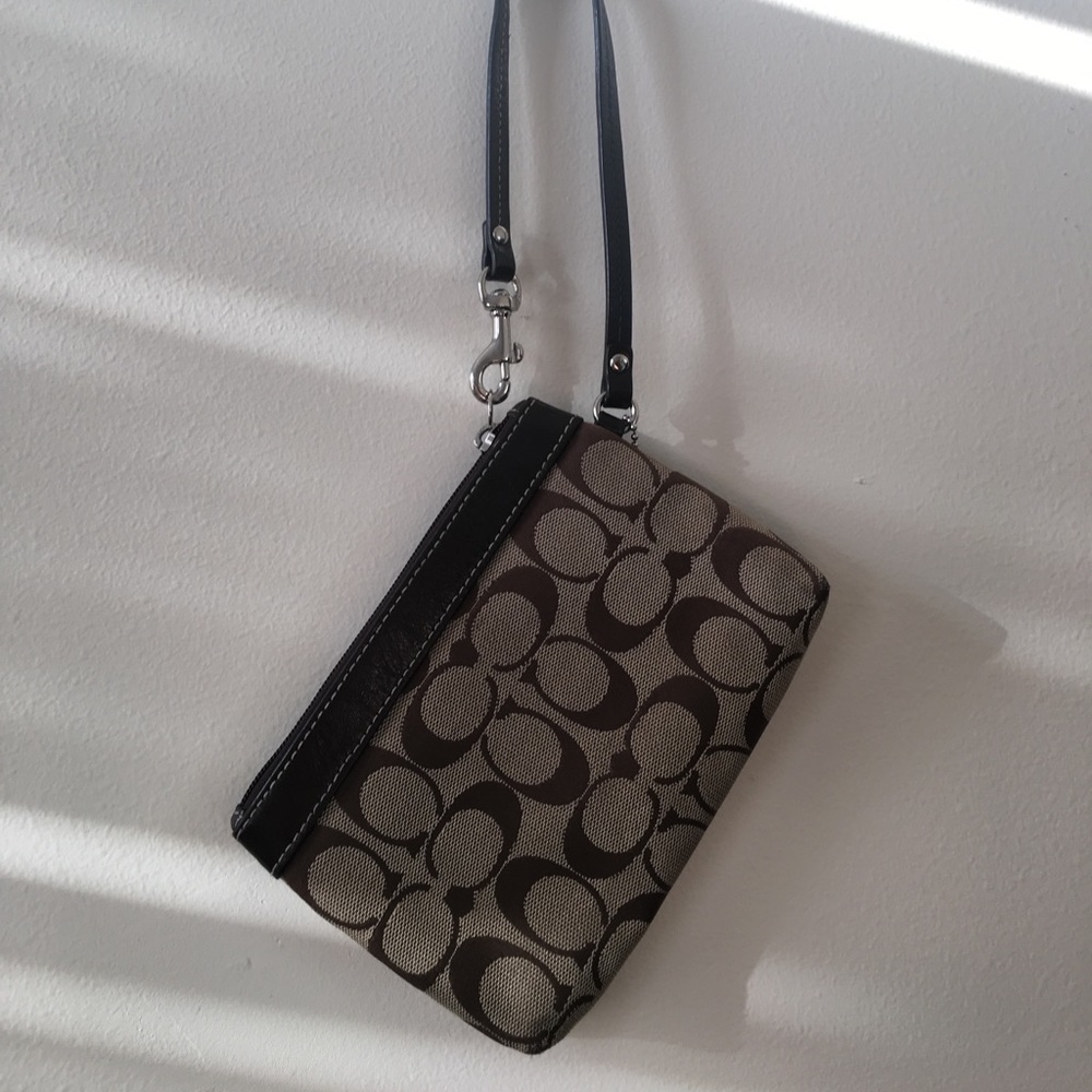 SOLD ‼️ Brown Coach Wrislet