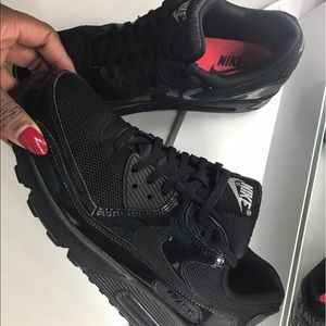 Black Nike Air Max