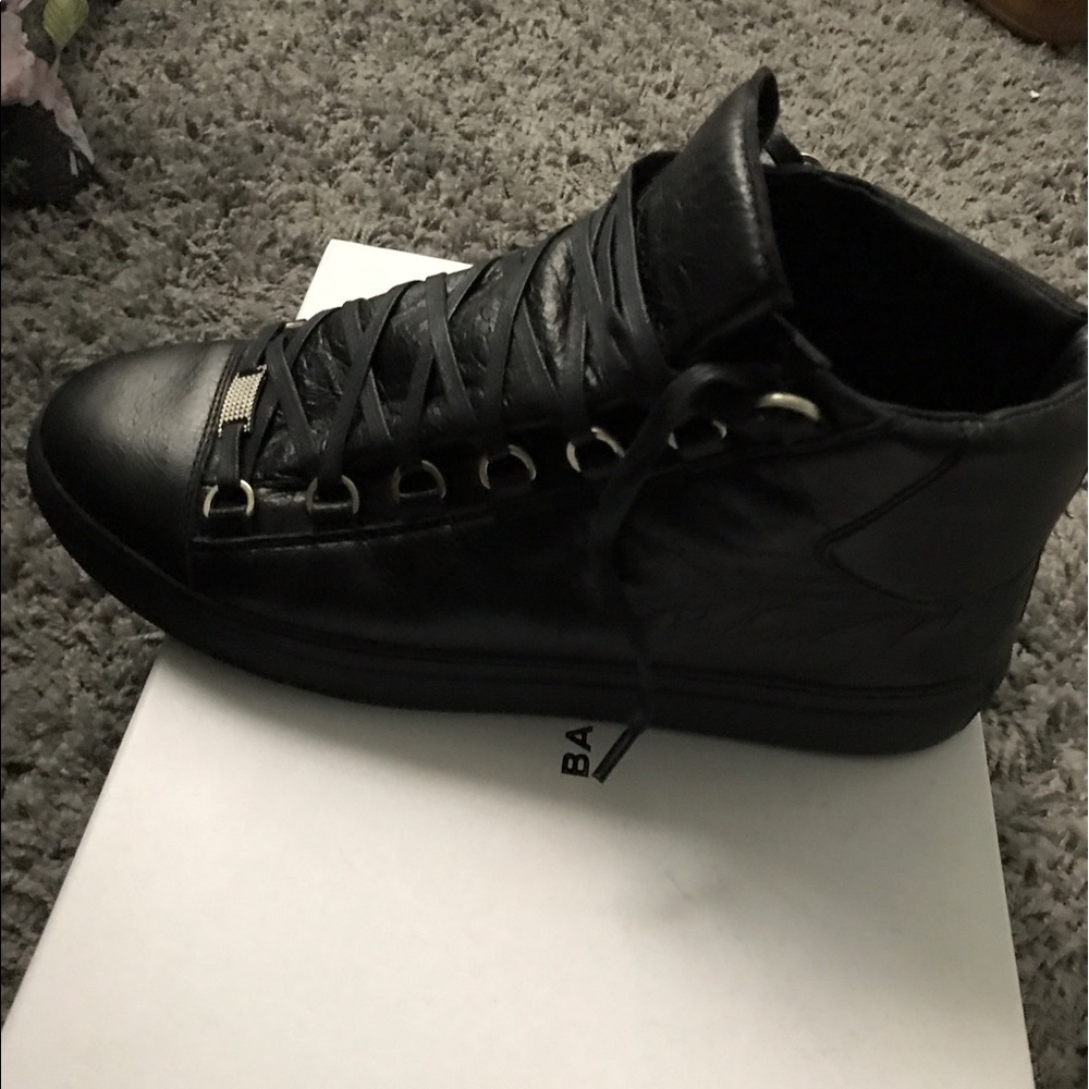 Black balenciaga - Picture 3 of 3