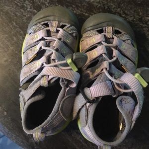 Keens size 9 kids
