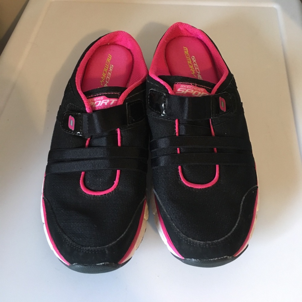 Skechers Slip on Memory Foam Sneakers 8.5