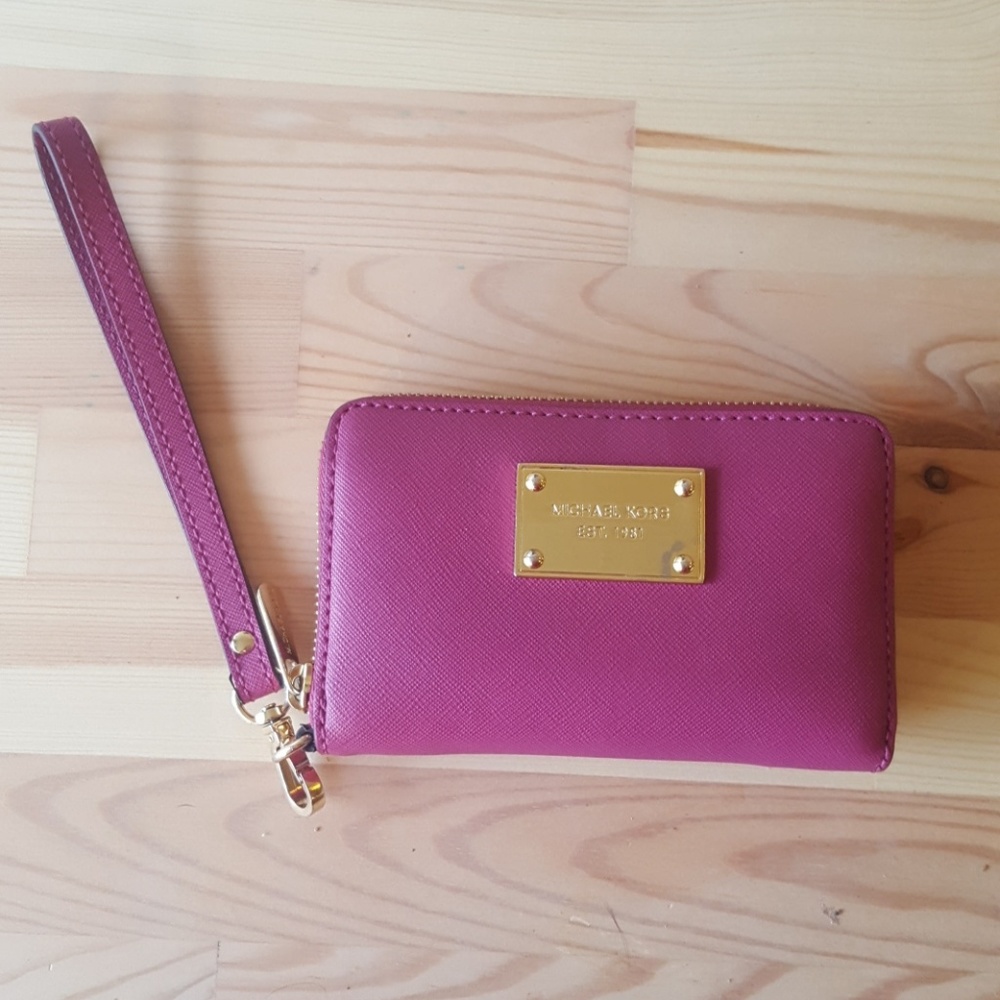 Michael Kors Wristlet Wallet!