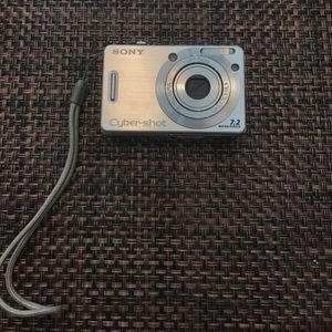 SONY - Cyber-shot / 7.2 mega pixels