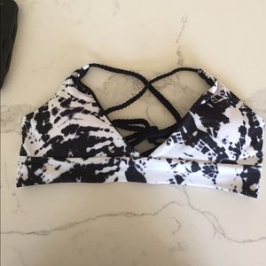 Black&white tye-dye bikini top