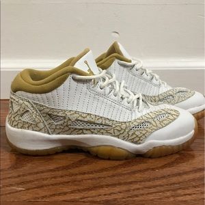 Nike Air Jordan 11 Retro Low white/metallic gold