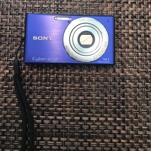 Sony Cyber-shot / 14.1 mega pixels!!!