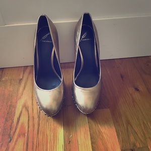 Brian Atwood Pump Gold with studs