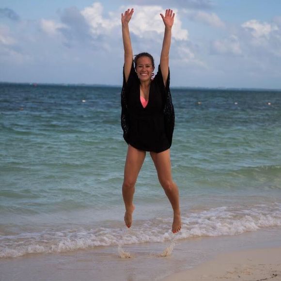 Meet your Posher, Jessica - Picture 3 of 3