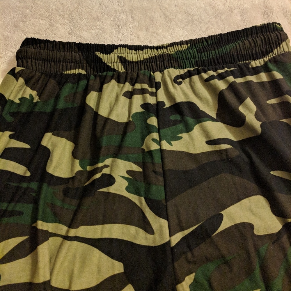 Last pair! Sale! Camo joggers with zipper detail - Picture 5 of 5