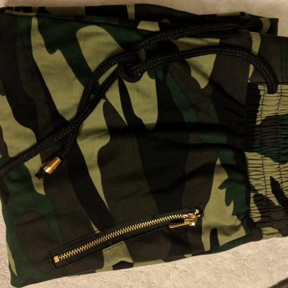 Last pair! Sale! Camo joggers with zipper detail - Picture 2 of 5