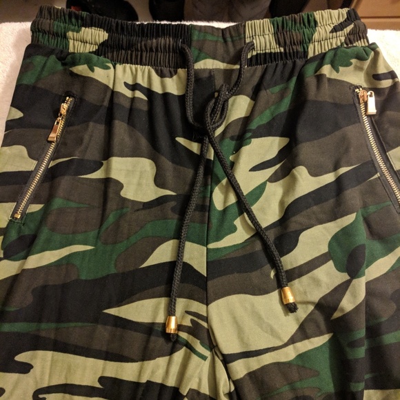 Last pair! Sale! Camo joggers with zipper detail - Picture 3 of 5