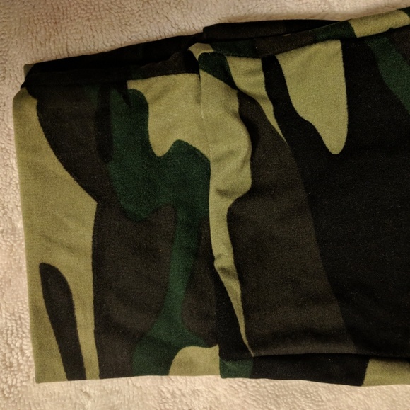 Last pair! Sale! Camo joggers with zipper detail - Picture 4 of 5