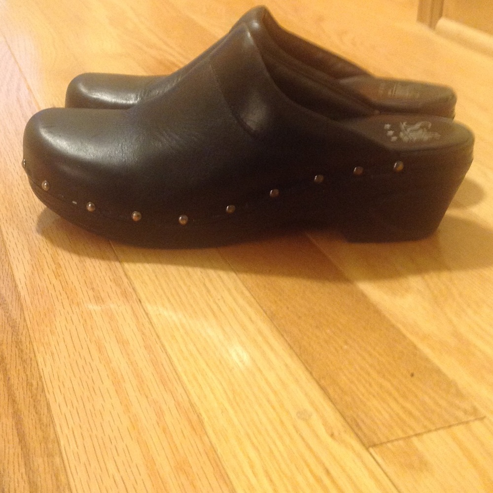 Soft brand black leather clogs