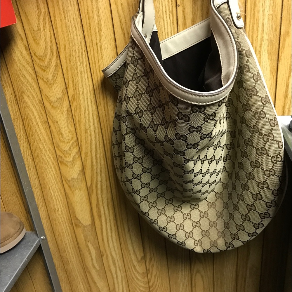 Gucci hand bag tan and gold we'll keep