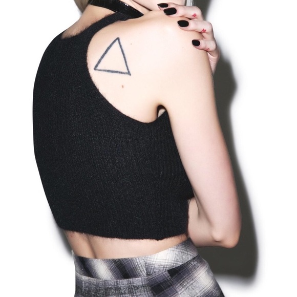UNIF Cropped Sweater Tank Top - Picture 3 of 5
