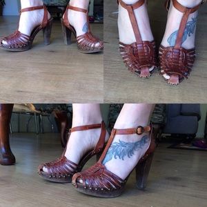 REDUCED PRICE ‼️Cute boho BCBG wood heels.