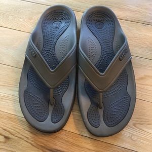 Men's Size 7/ women's 9 Crocs- never worn