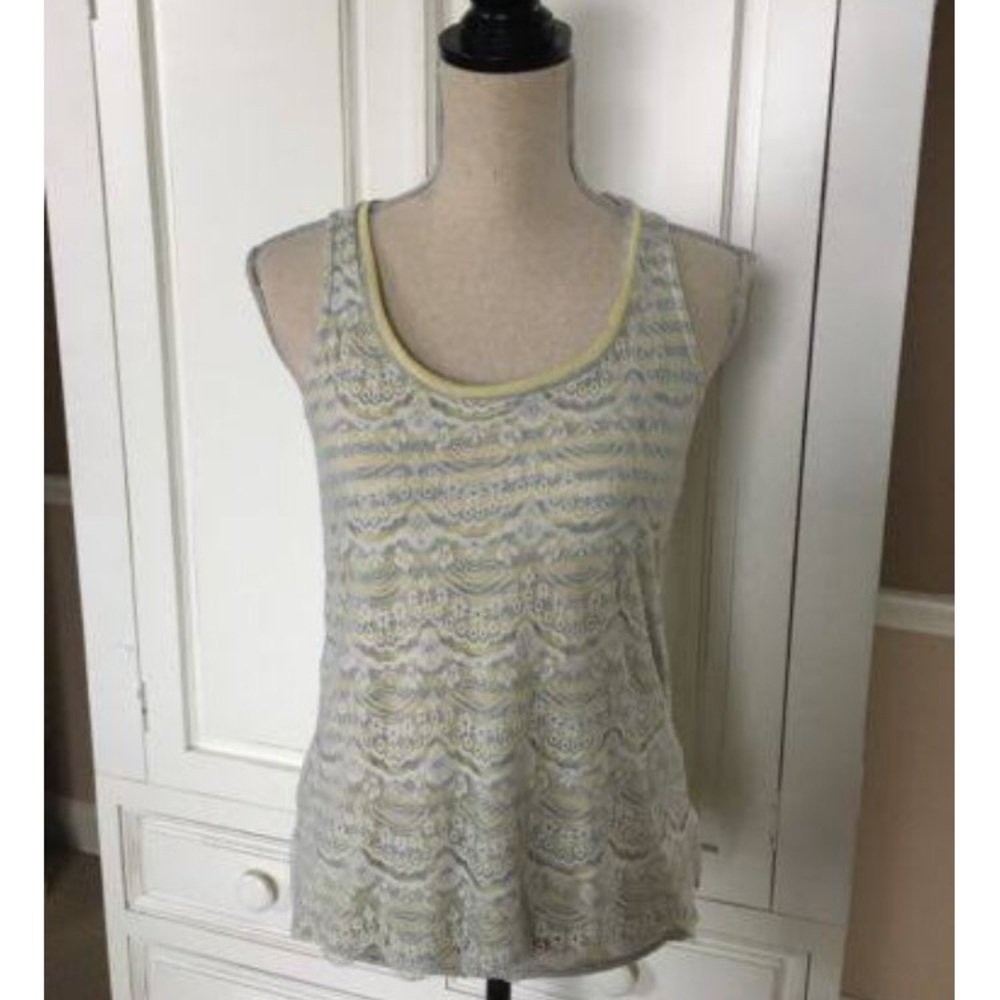 Yellow and gray Pleione lace tank