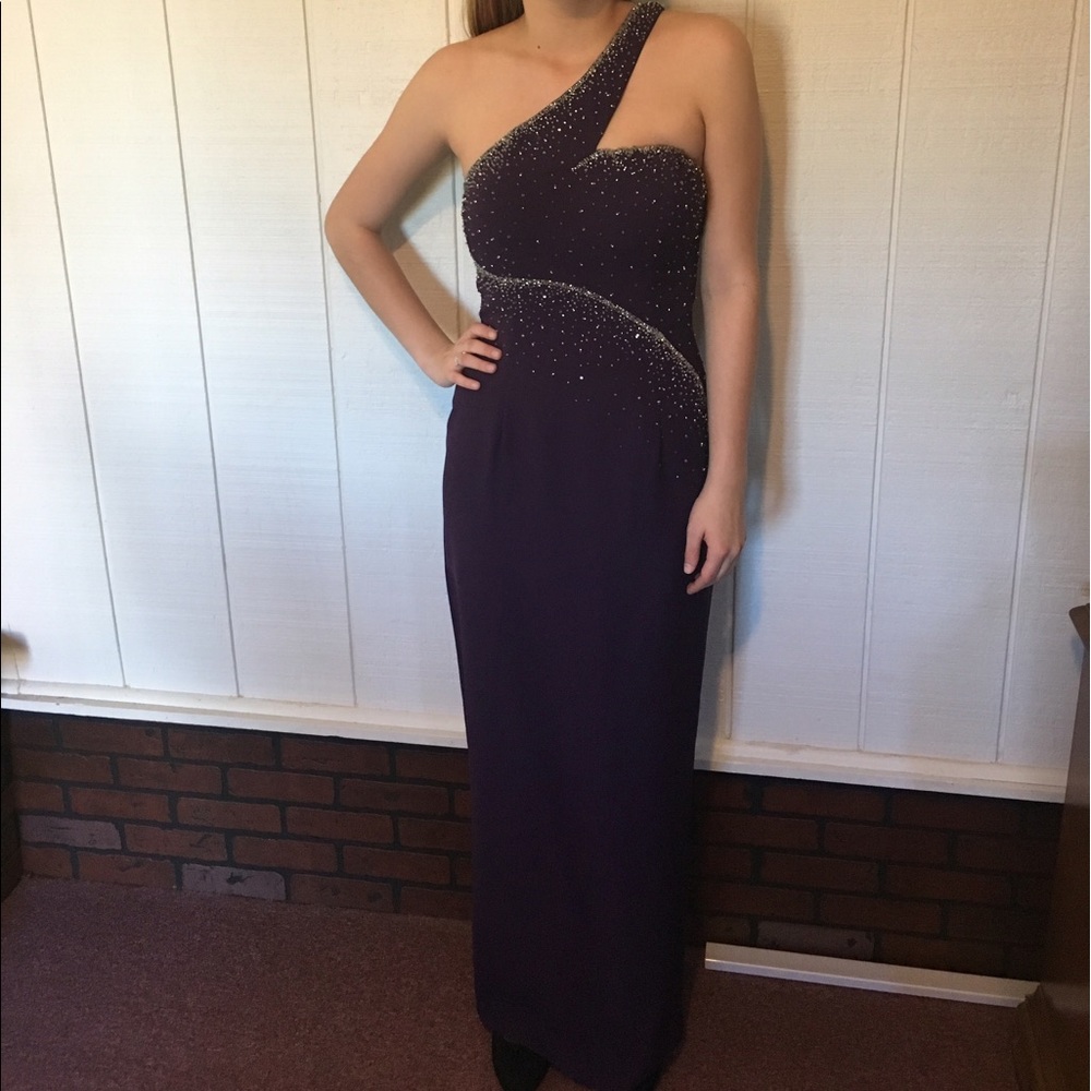 Women's one-shoulder gown with bead work