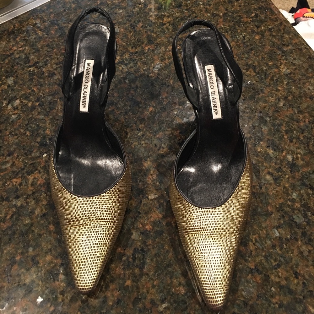 STUNNING Manolo Blahnik Sling Back Pumps