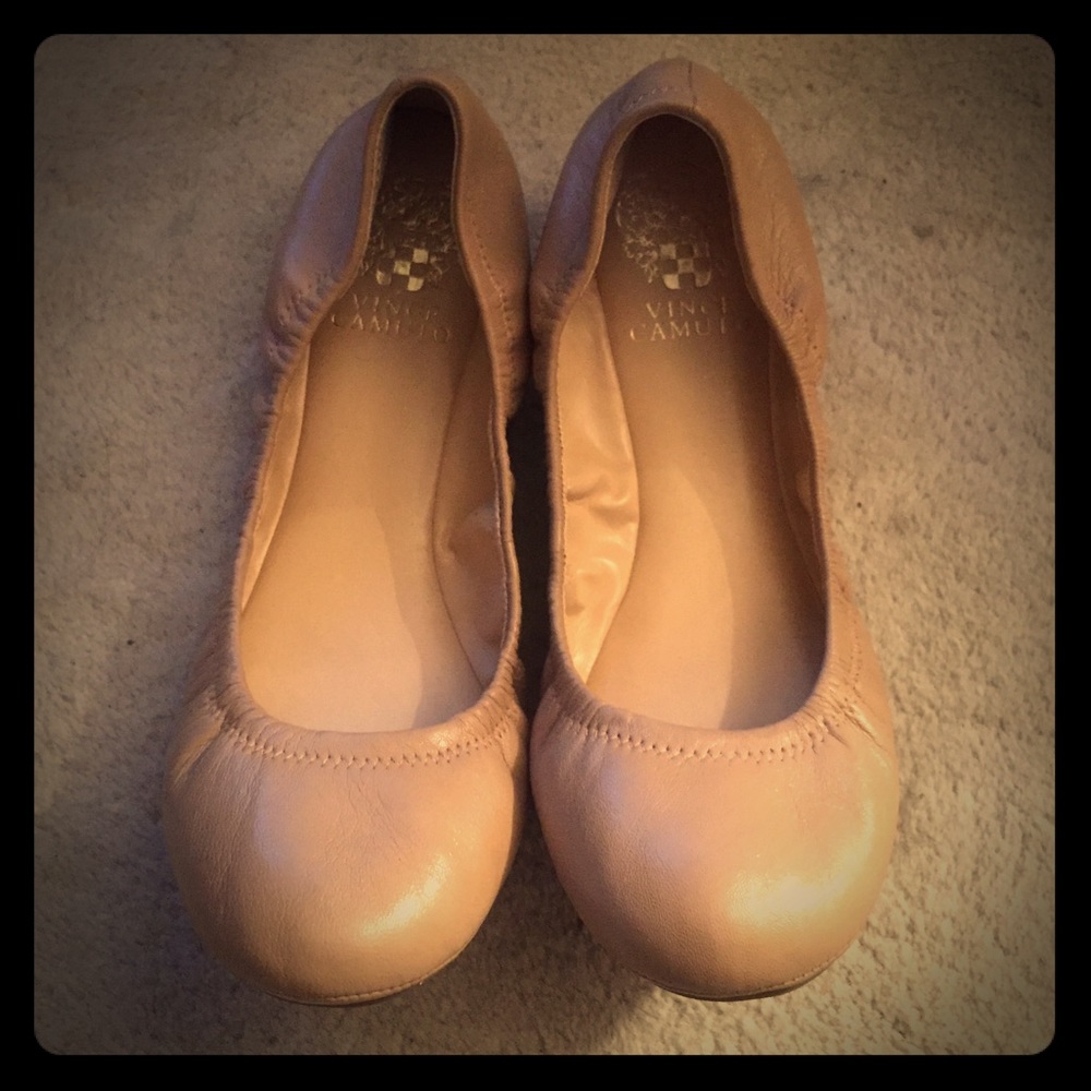 Cute tan Vince Camuto flats