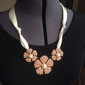 3 flower necklace