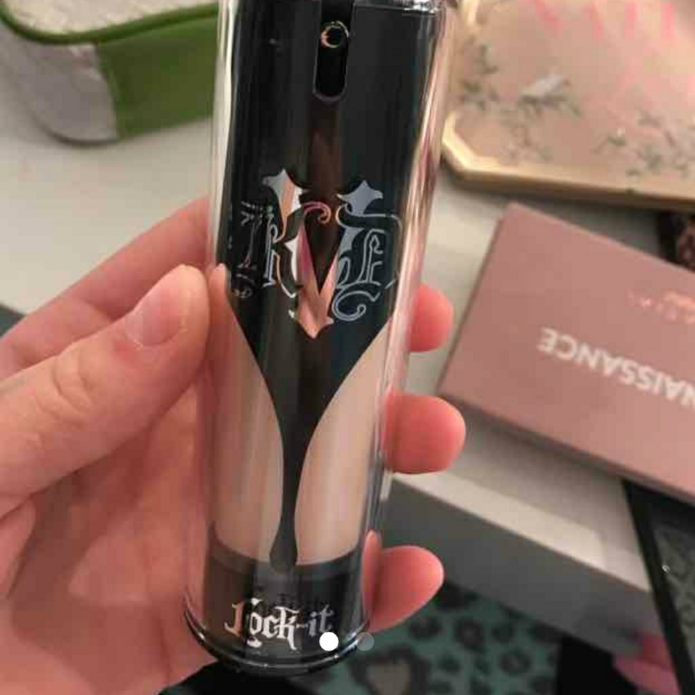 Kat Von D Lock It Foundation
