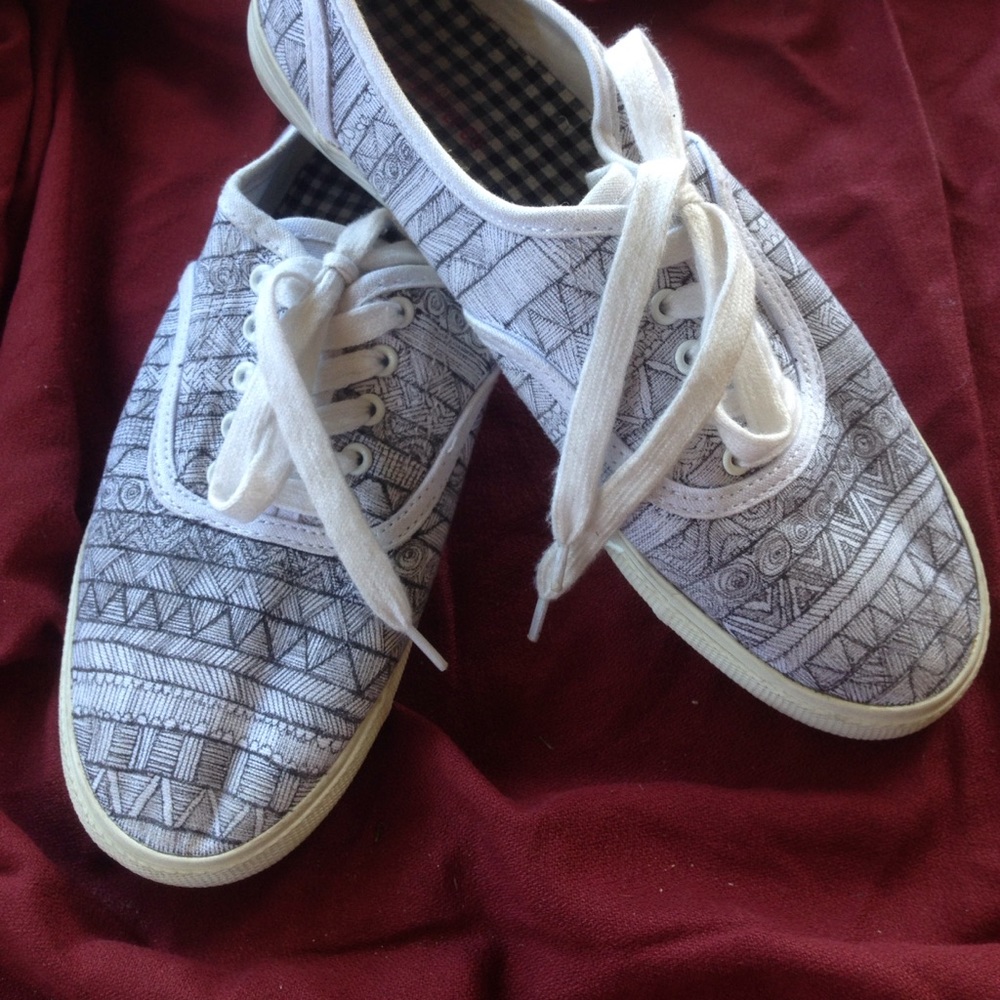 CUSTOM HAND DRAWN SNEAKERS