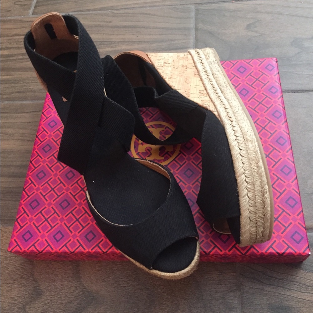 💕Tory Burch Black Wedges💕