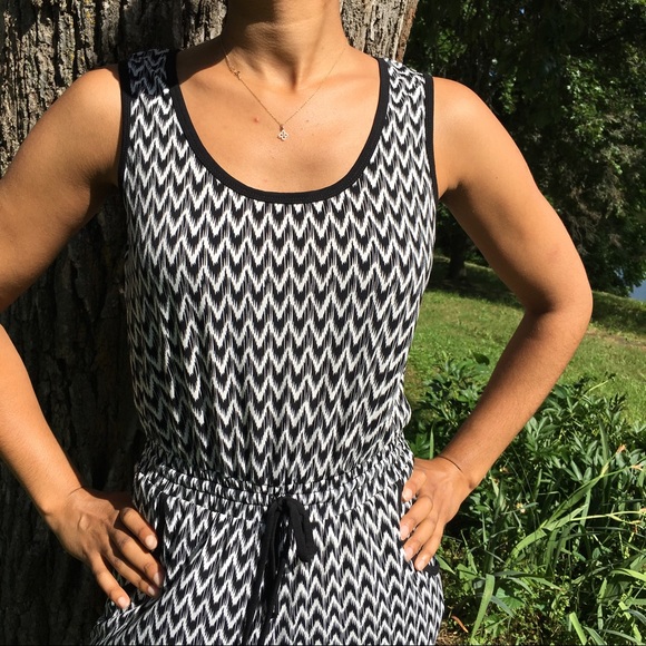 ◻️▪️NWOT ▪️◻️ Chevron Jumpsuit - Picture 3 of 3