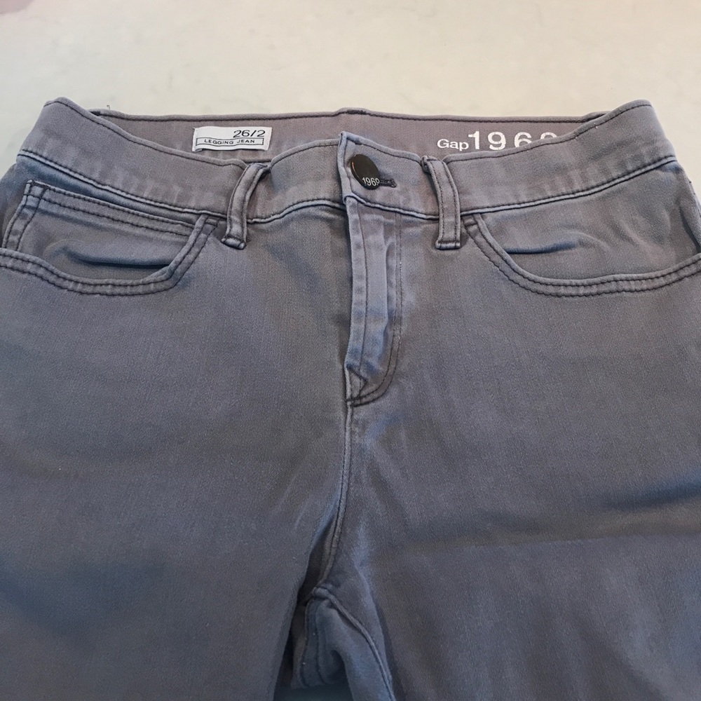 Bundle of 2 EUC Gap skinny jeans
