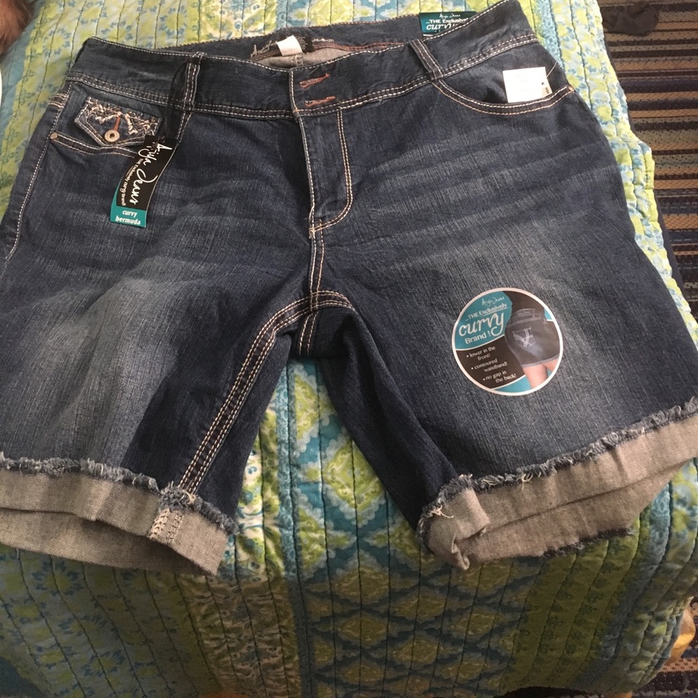 Curvy shorts