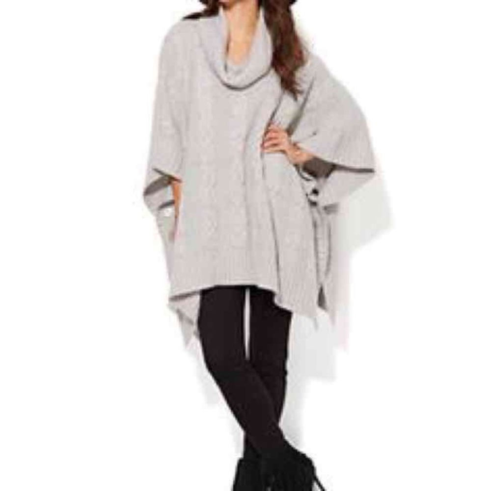 NY&CO super soft blanket poncho