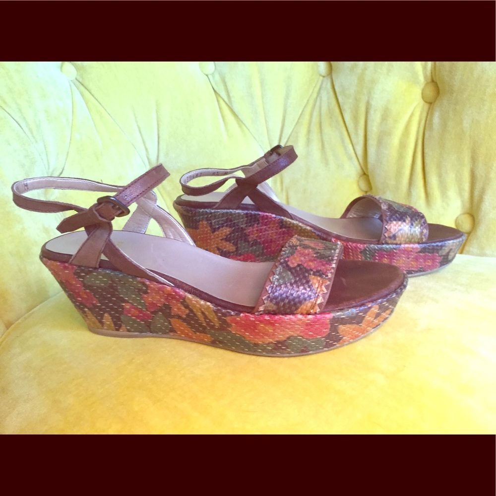 Platform wedges with a floral pattern