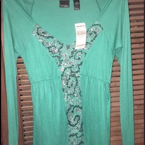 Buckle Top NWT