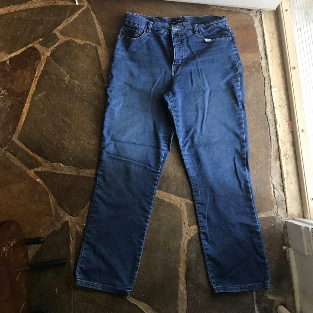 Lee classic fit women's jeans. Size 12 short.