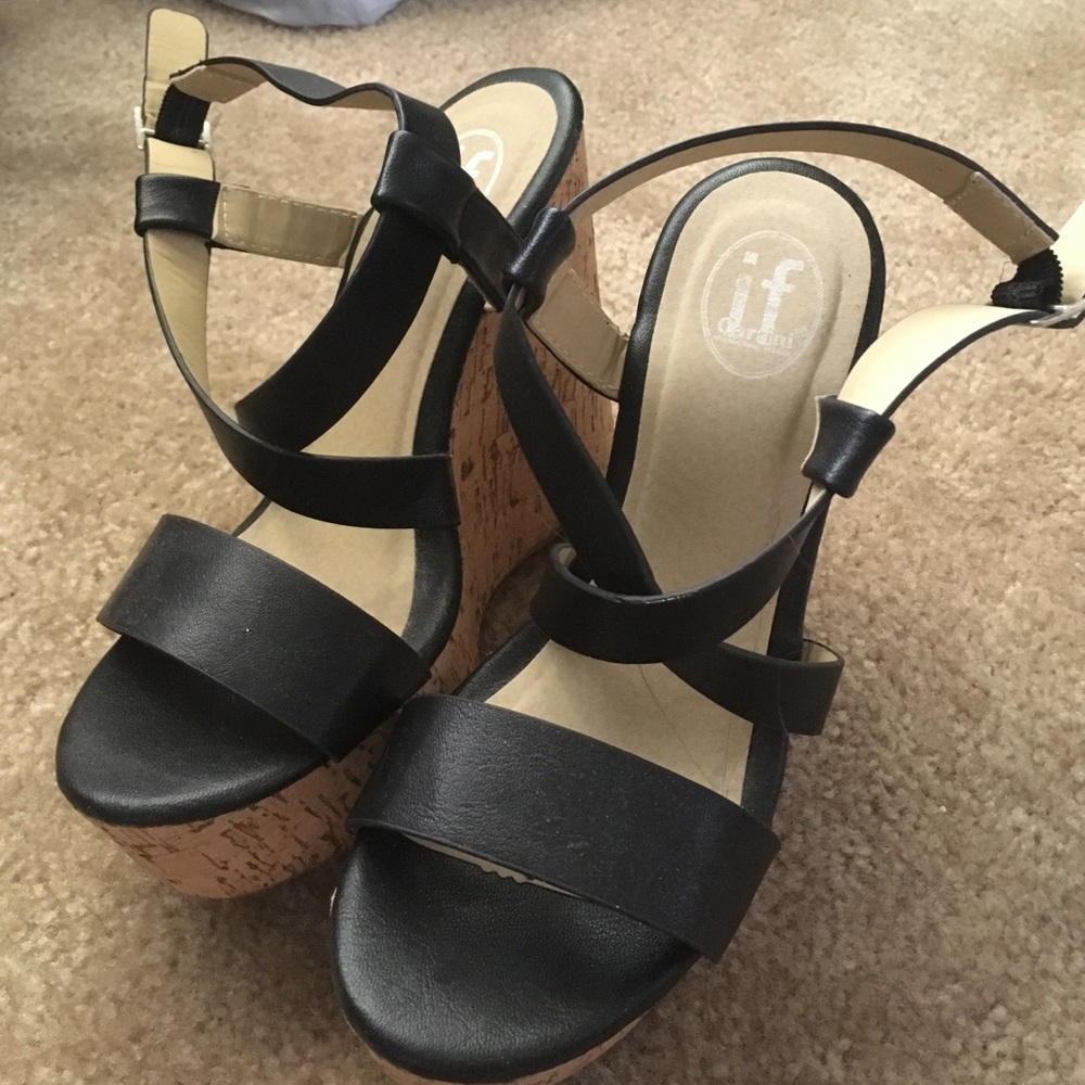 Black sandal platforms