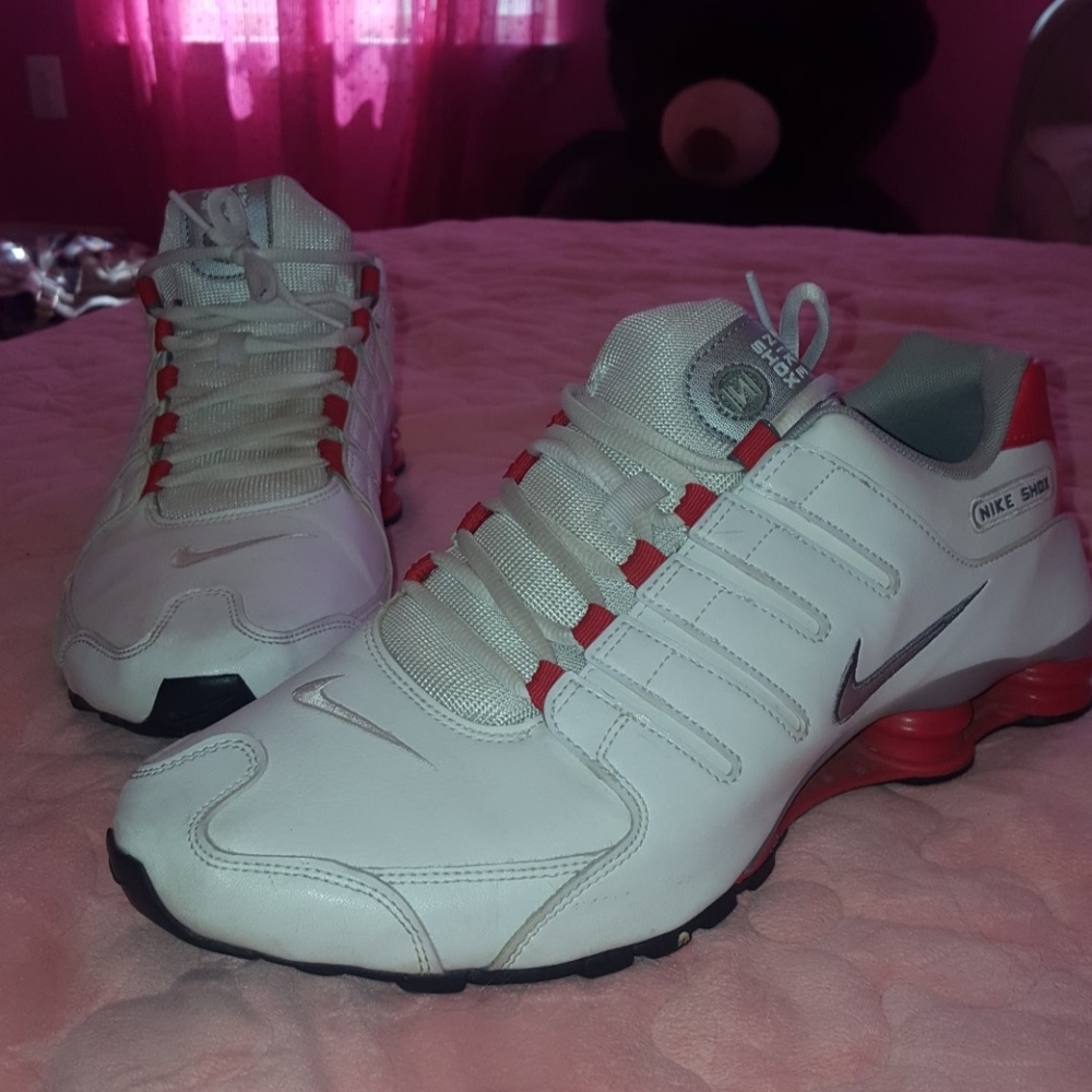NIKE SHOX