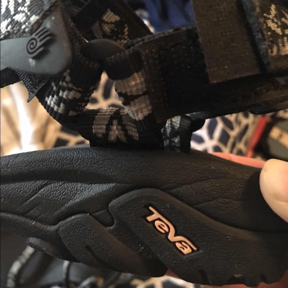 Tevas - Picture 2 of 2