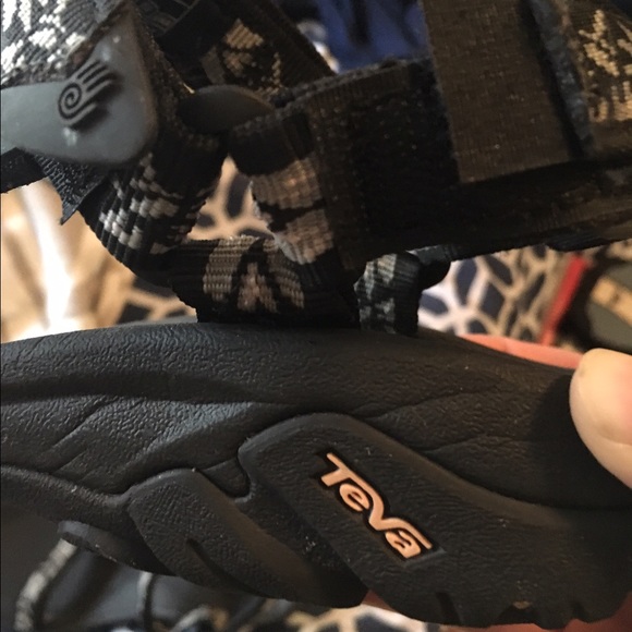 tevas with toe loop