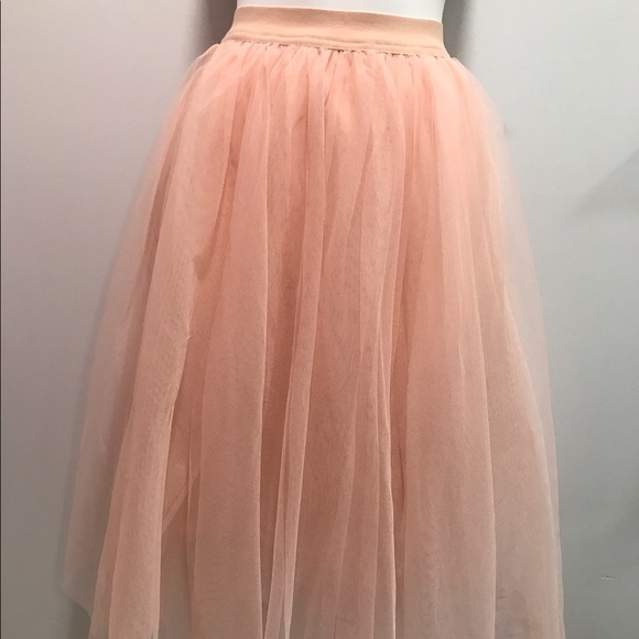 Dresses & Skirts - Light pink tulle midi skirt- S