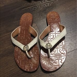Size 9 Tory Burch Thora Patent Thong sandals